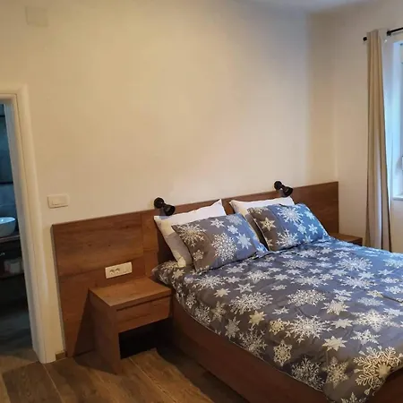 Appartamento In With Sea View, Balcony, Air Conditioning, Wifi 5075-1 Turanj